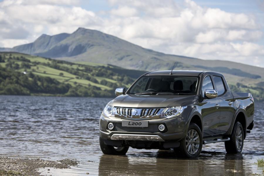  Mitsubishi L200 Double Cab Barbarian 2015 года  (фото 11 из 30)